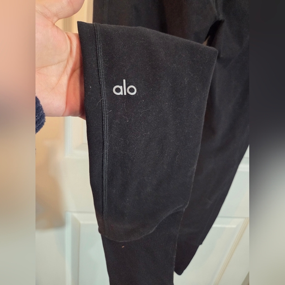 ALO Yoga Black Leggings - Picture 6 of 7